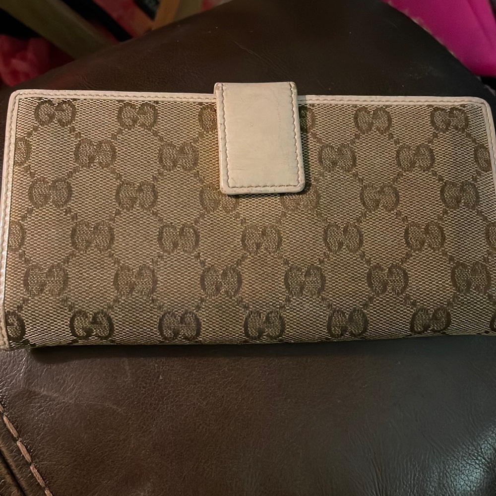 Authentic preloved Gucci long wallet